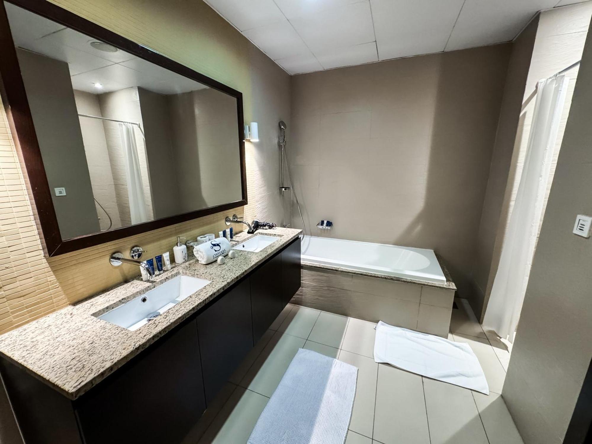 Modern Beachfront 1Br Apartment - Tiara Residence 迪拜 外观 照片